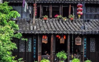 周庄必备最佳出装搭配攻略（探秘周庄传统文化，打造完美旅行装备）