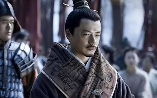 《绝世武将曹操关羽出装攻略》（剑拔弩张，尽显英雄本色）