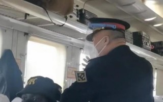 《火车里的奇葩游戏攻略大揭秘》（揭秘火车旅途中的超爆笑游戏，让旅途更加有趣！）