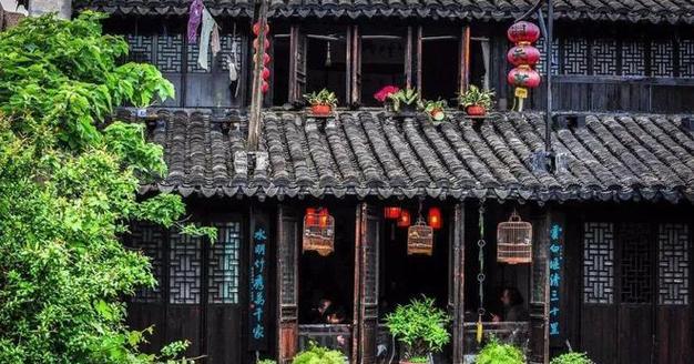 周庄必备最佳出装搭配攻略（探秘周庄传统文化，打造完美旅行装备）-第1张图片-游戏攻略港