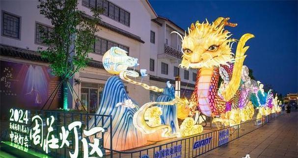 周庄必备最佳出装搭配攻略（探秘周庄传统文化，打造完美旅行装备）-第3张图片-游戏攻略港